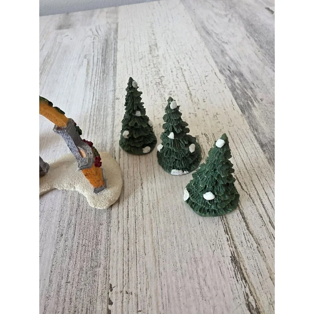 Village tree entrance Xmas decor‎ mini trees
